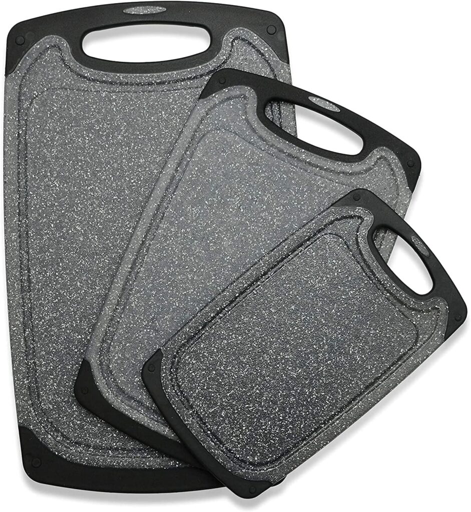 Plastic Cutting Board, 3 Pieces Dishwasher Safe Cutting Boards with Juice Grooves, Easy Grip Handle, Non-Slip, with Grinding Area for Grinding Garlic and Ginger（Dark Grey）